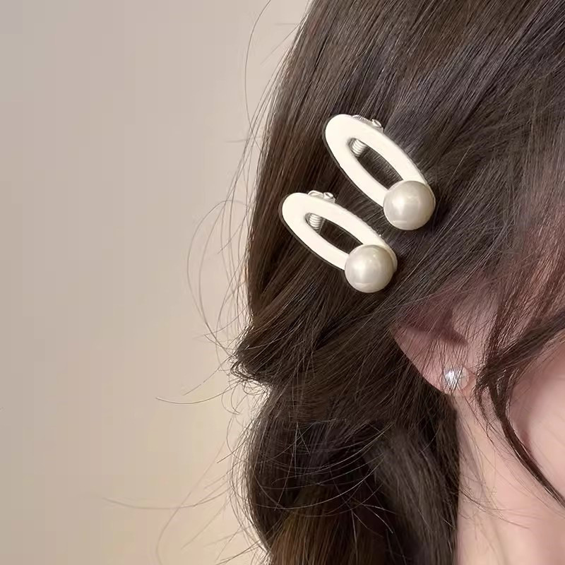 Pearl hair clips, feminine bangs clips, forehead seamless broken hair clips, cute and simple side clips, hair clips, hair accessories Application Scenario
