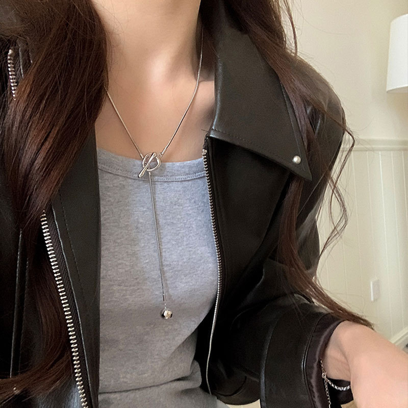 Simple and ins style, versatile OT buckle tassel long necklace, a unique and elegant women's neck chain, sweater chain full figure