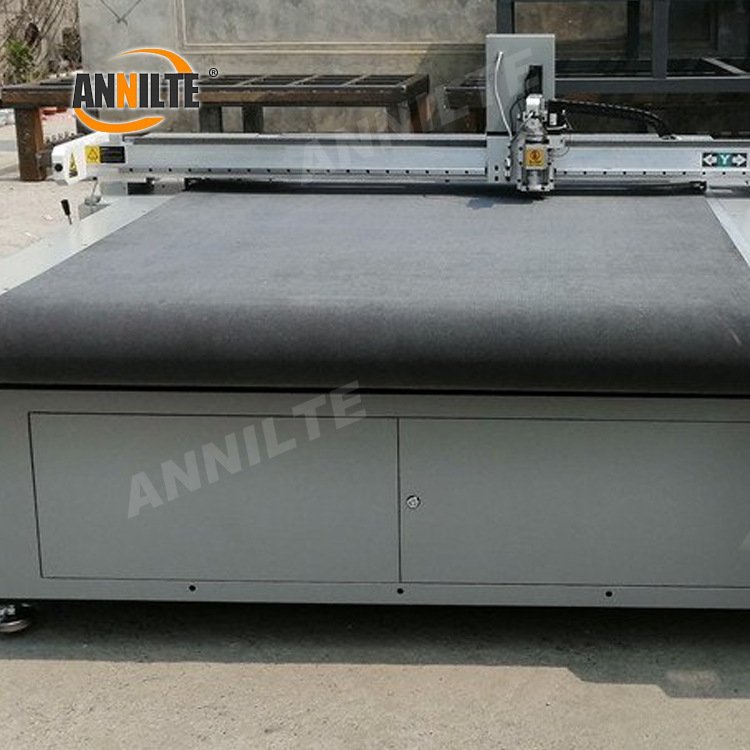 The Anai manufacturer's 4.0mm vibrating knife felt cutting machine is equipped with a grey double-sided felt pad that is breathable Specification drawing