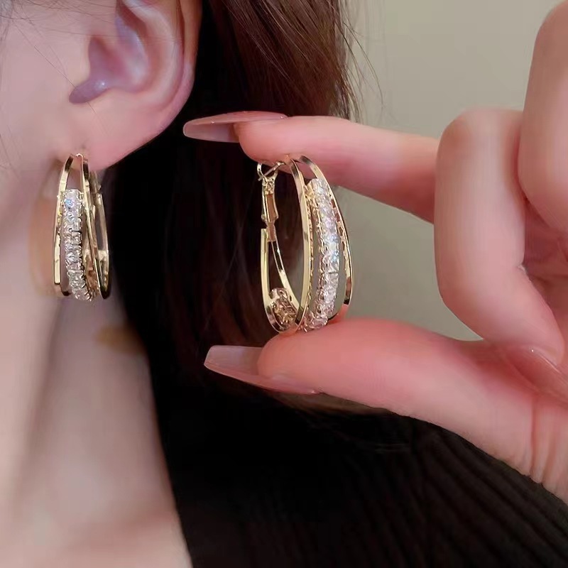Multi-layer zircon geometric ear rings, a trendy and fashionable earring hit, a new 2025 trendy, high-end, elegant and exaggerated ear accessory full figure