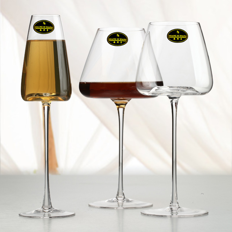 Light luxury and high-end Burgundy wine glass set, home high-end crystal decanter, wine glass, tall glass full figure