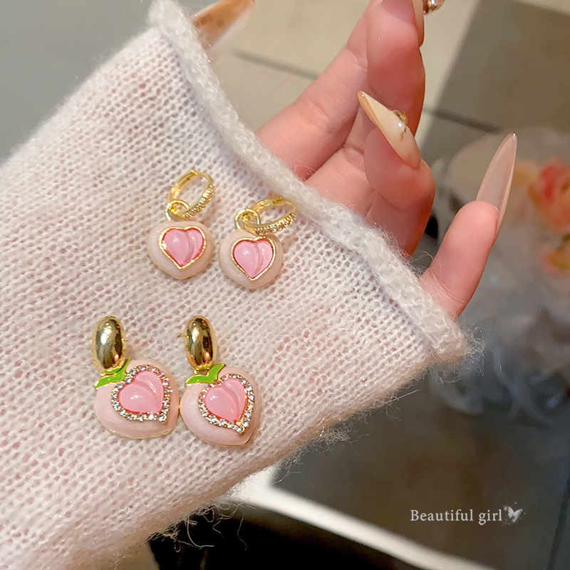 Pink peach high-end heart-shaped earrings for women, light luxury, gentle and individual stud earrings, fresh and sweet, versatile earrings, trendy full figure