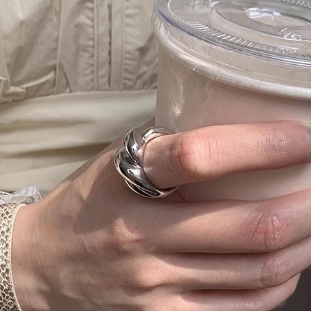 Korean-style simple twist twist open ring, women's fashion Instagram niche design, light luxury and high-end, versatile ring full figure
