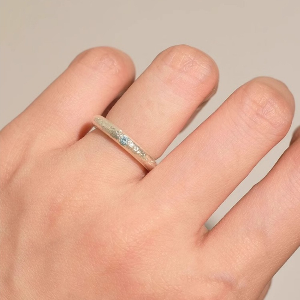 The Korean version aquamarine ring is a simple and fashionable tail ring for women. It features a unique design that is versatile and exudes a sense of sophistication. The opening is adjustable details Picture
