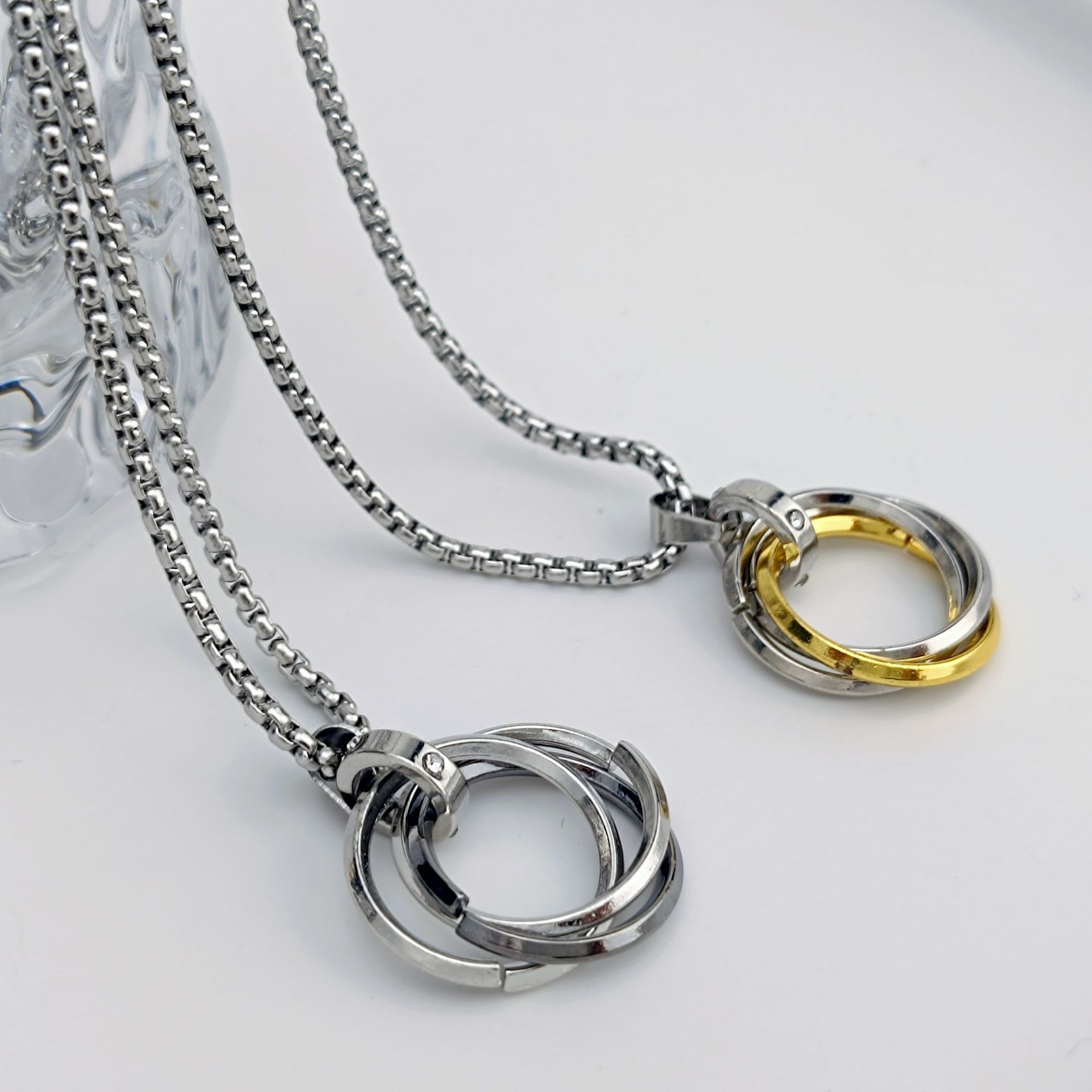 European and American stainless steel three-ring necklace, simple titanium steel pendant wholesale, couple's interlocking trendy sweater chain details Picture