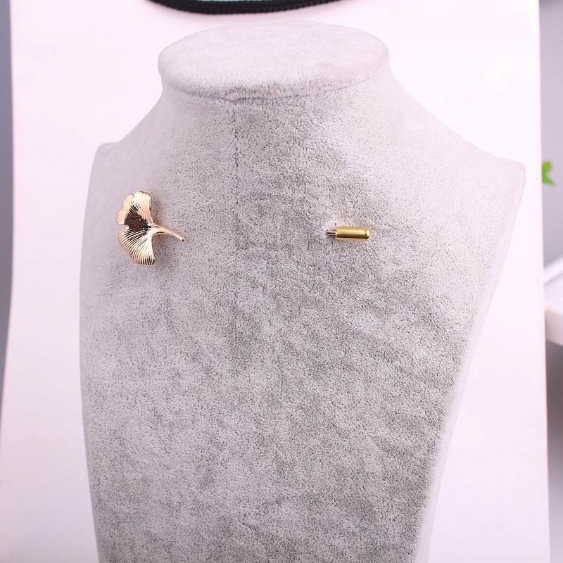 Z36 Yiwu Factory Direct sales of European and American brooches, Ginkgo leaf-shaped brooches, sweaters, scarves and pins for autumn and winter details Picture
