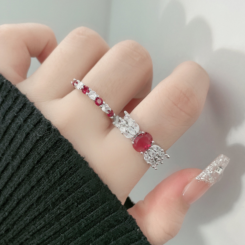 A fashionable, light luxury, niche and versatile red zircon open ring for women on Instagram, with a cold style, sweet and cool quality, and a trendy index finger ring full figure
