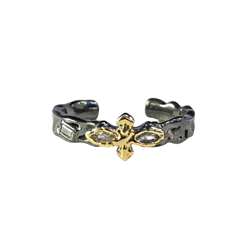 Dark butterfly unique and niche design open ring, feminine androgny style cross color block fashionable and versatile index finger ring Item Picture