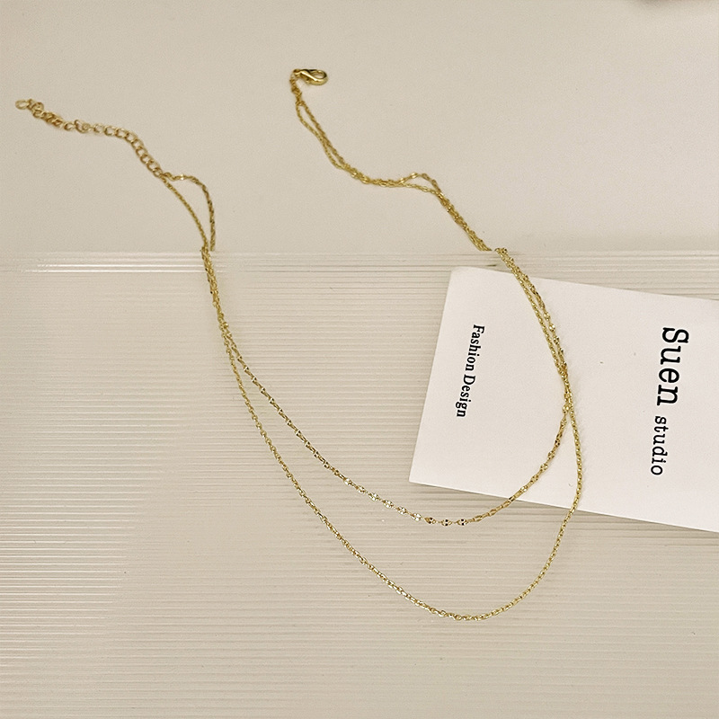 This is a minimalist and retro double-layer chain necklace with a unique European and American style. It is made of titanium steel and is versatile. It features a gold layering plain chain and a collarbone chain in an ins style Specification drawing