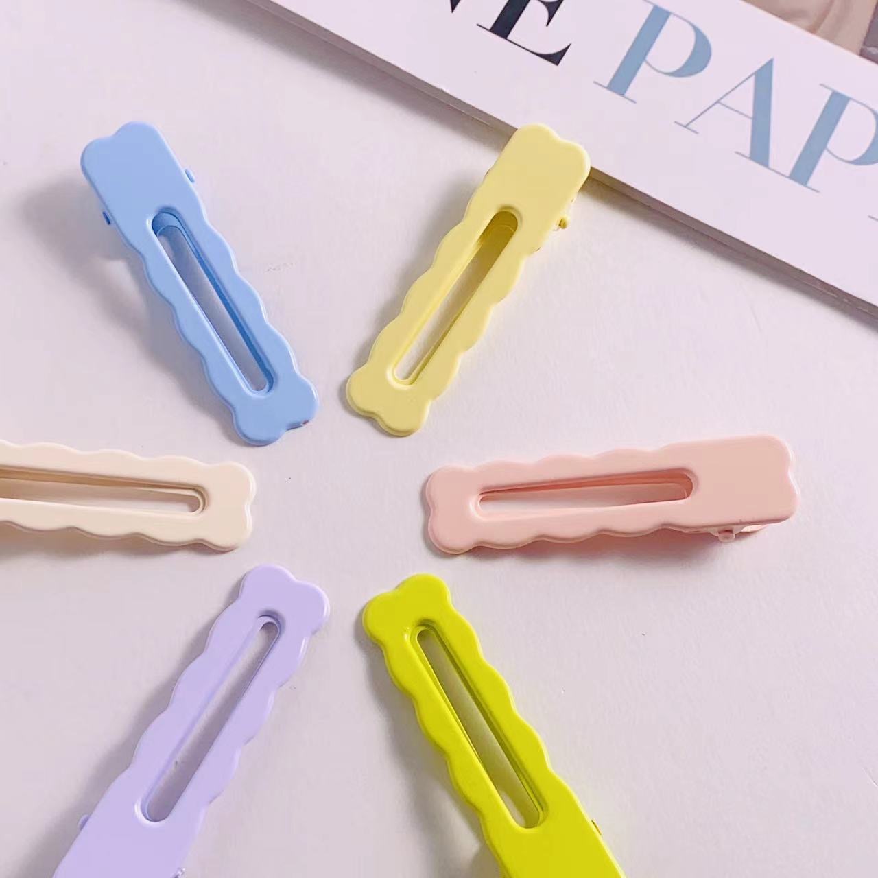 High-quality metal square seamless hair clips, wholesale wavy dopamine hair clips, bangs clips, side clips, diy hair clips Application Scenario