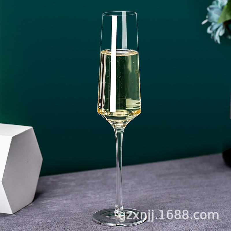 Gift box set: Champagne glass, tall glass, glass wine glass, household cocktail glass, factory wholesale, crystal glass Application Scenario