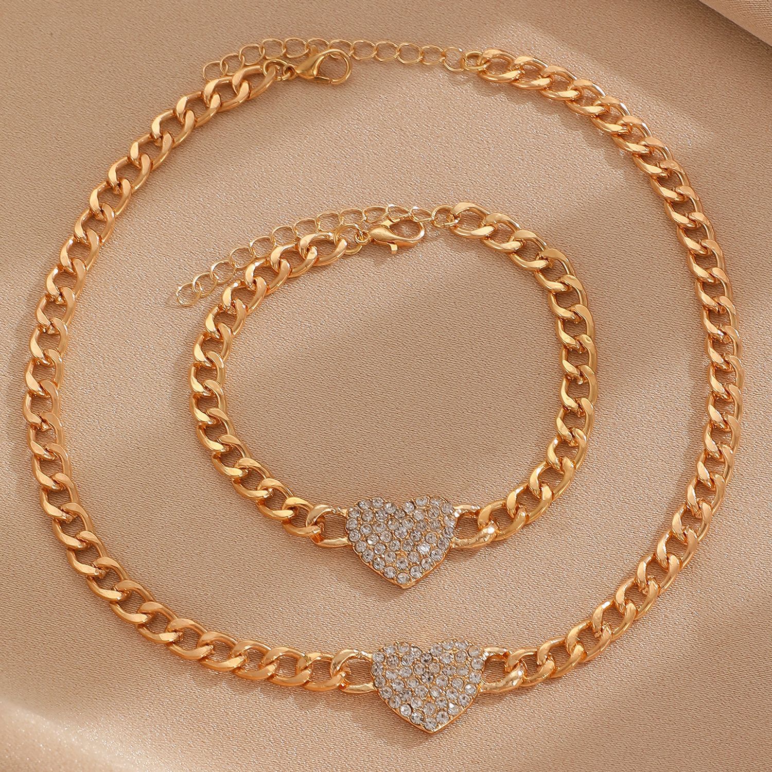 French retro fashion commuting diamond-encrusted heart-shaped bracelet necklace set for women, Korean style, full diamond heart-shaped collarbone chain Application Scenario