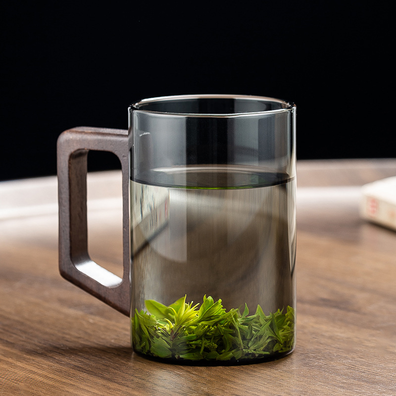 Wholesale thickened high-temperature resistant glass cups, tea brewing cups, household Japanese-style transparent green tea cups, office heat-resistant wooden handle cups full figure