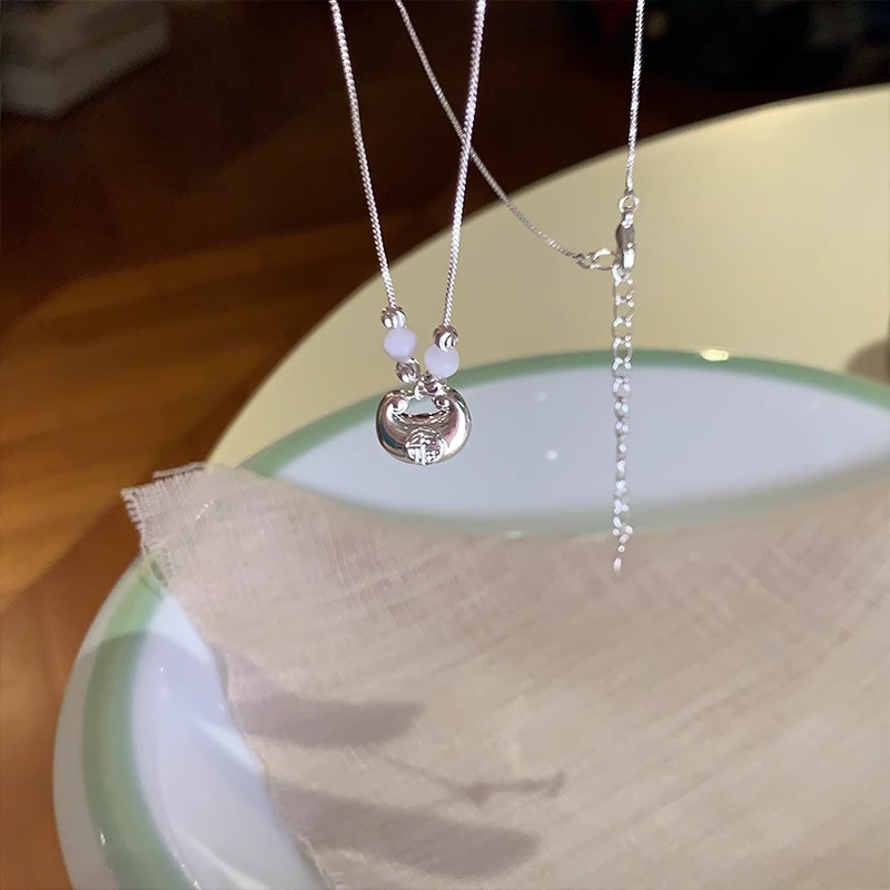 New cat's eye stone Little Fat Fu necklace for women, light luxury retro style, niche design sense collarbone chain pendant necklace details Picture