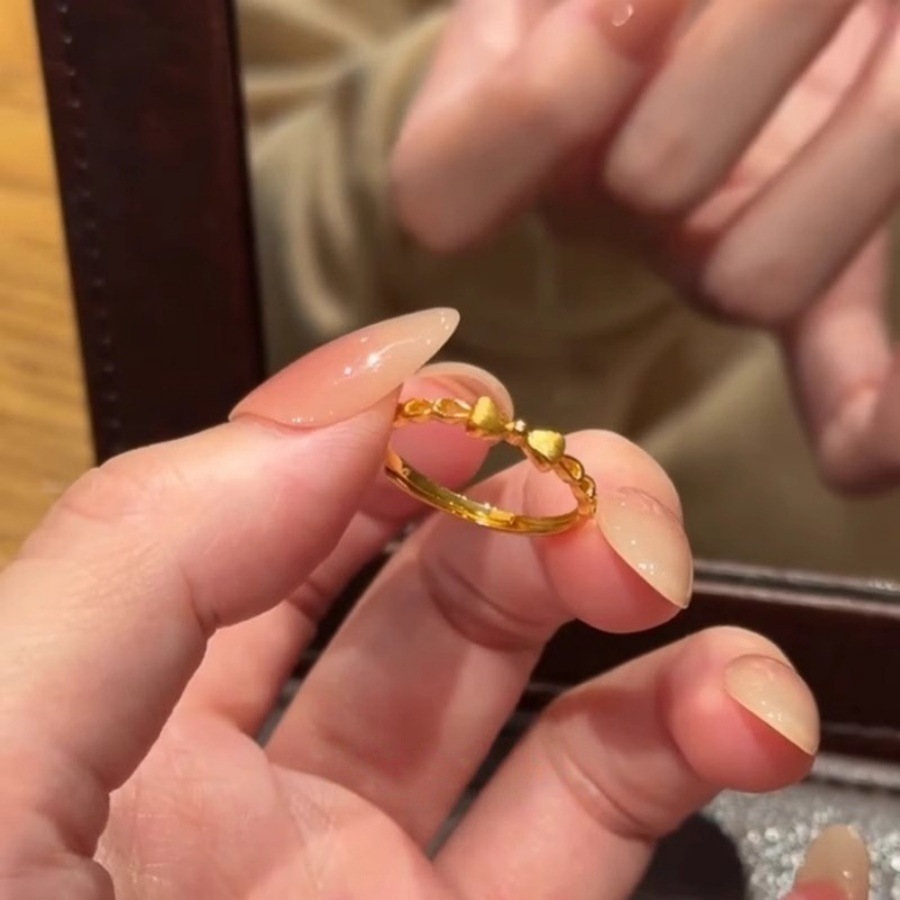 The new Korean-style bow ring for women does not fade. It features a niche design and a high-end feel. It's a retro and sweet ring trend Item Picture