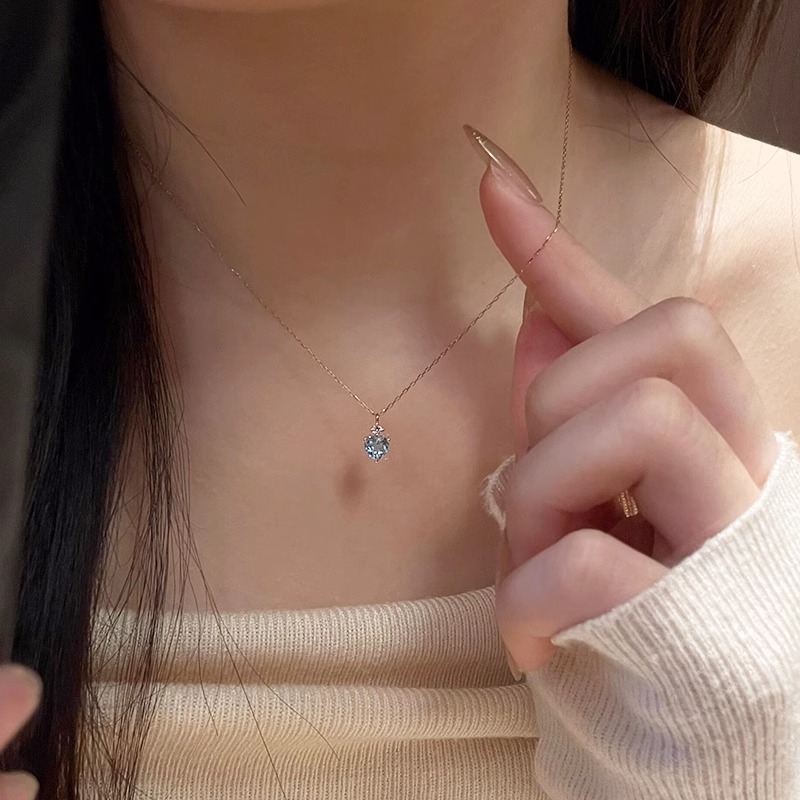 Aquamarine heart-shaped water drop Zircon necklace for women, a light luxury and niche style necklace, simple and fashionable, versatile collarbone chain Specification drawing