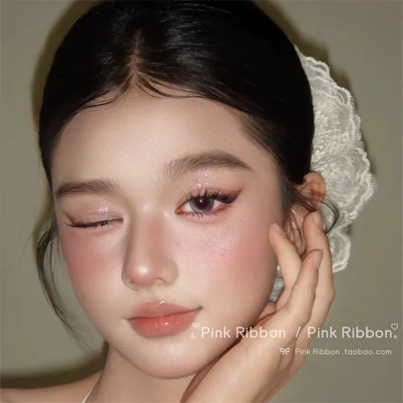 A new early spring style of Korean white lace hair tie headpiece, with a sweet French Korean girl style and a large intestine circle Application Scenario