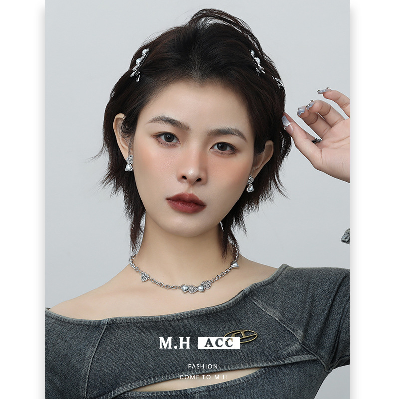 Original blue heart-shaped earrings, 925 silver needle, high-end and versatile stud earrings, elegant ins light luxury sweet cool style earrings for women Specification drawing