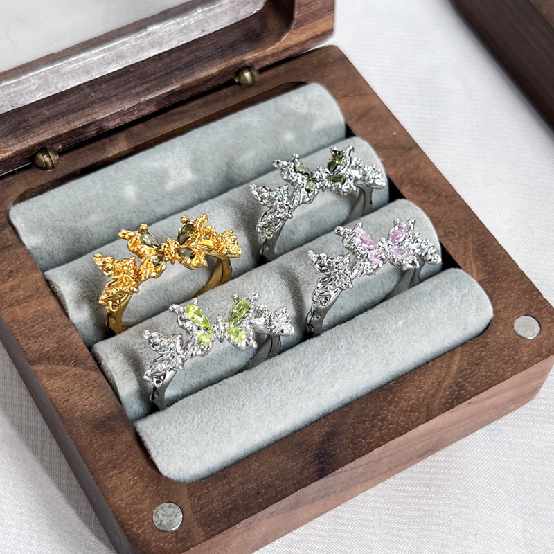 Exquisite irregular butterfly texture open ring for women, olive green, simple, individual, niche, sweet, cool and versatile ring trend Application Scenario