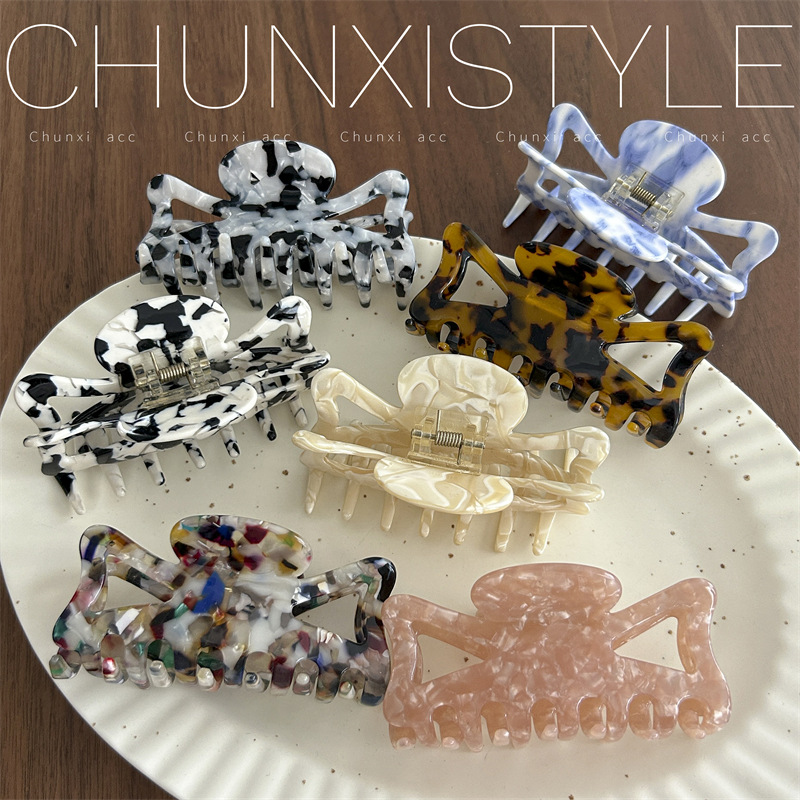 French crown style ~ Korean FRANCE medium-sized retro updo hair clip at the back of the head shark clip hair accessory details Picture