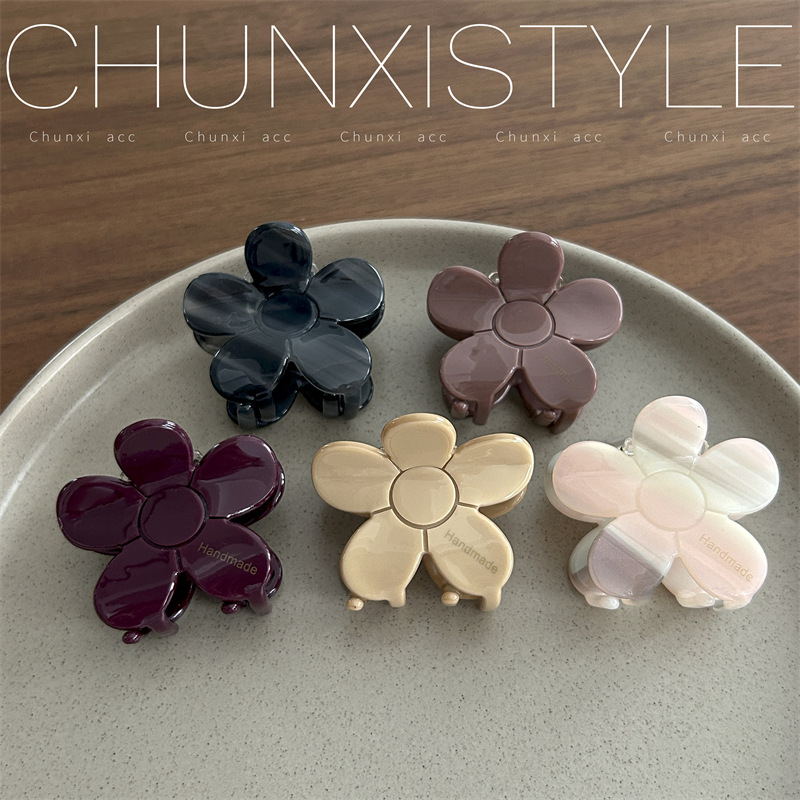 Fashionable princess hair clip headwear at the back of the head, versatile and elegant hair clip for women going out, simple shark clip hair clip full figure