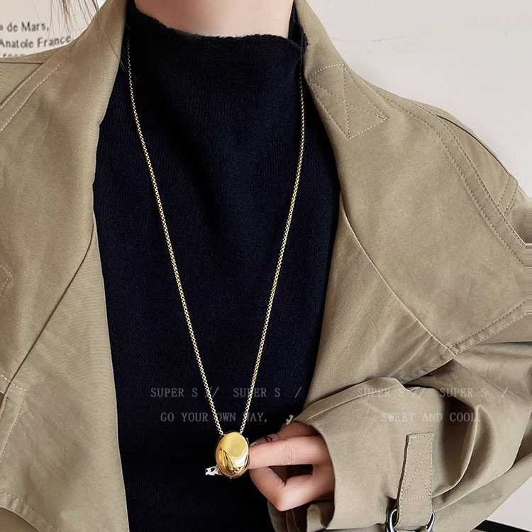 Silver water drop pendant titanium steel necklace for women, 2025 new bestseller, light luxury, niche and high-end accessory, long decoration Application Scenario