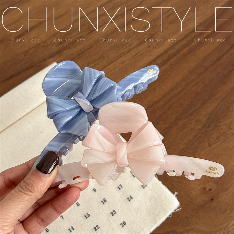 YD's new acetic acid Heavy Industry bow large scratch clip for women, high-end hairpin, shark clip headwear at the back of the head Application Scenario