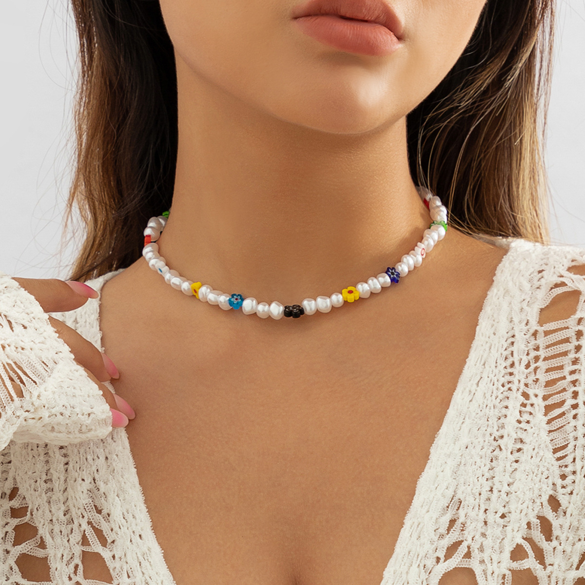 European and American cross-border jewelry, Bohemian ethnic versatile beaded collarbone chain, sweet and simple glass flower necklace full figure