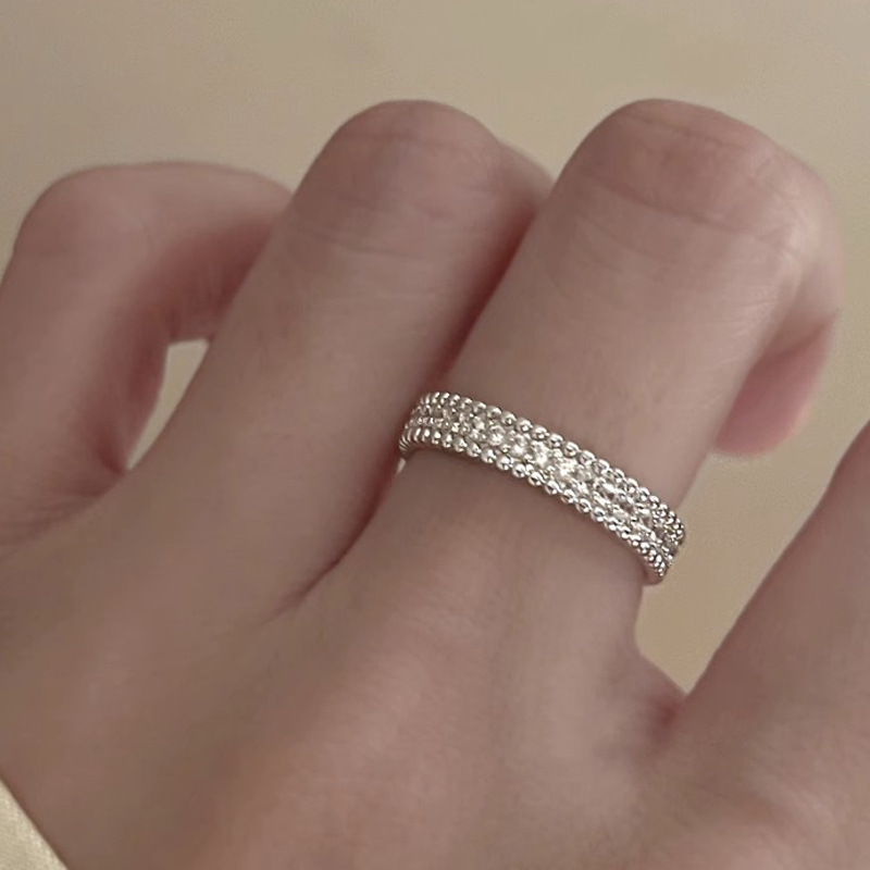 French exquisite and high-end cross-zirconia ring, light luxury and niche design, simple and elegant, finger opening ring lady Application Scenario