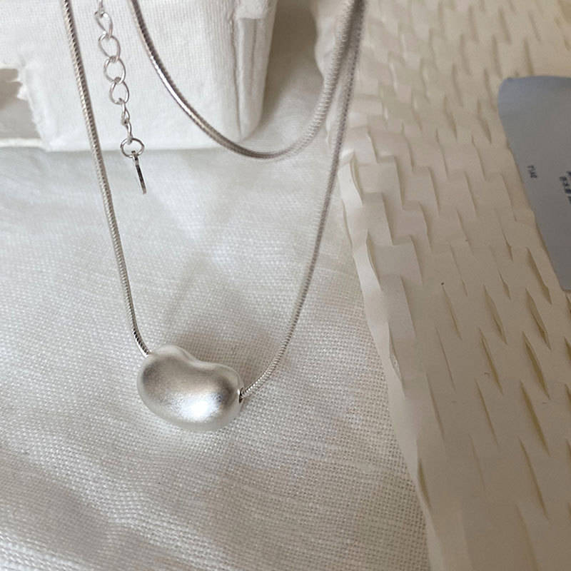 A niche and simple matte bean pendant necklace for women, a light luxury and fashionable style, a trendy and versatile necklace and sweater chain Application Scenario