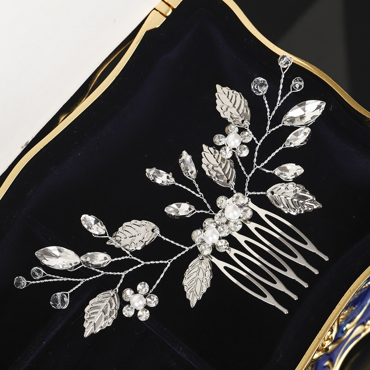 New ancient-style Hanfu headwear, handcrafted hair comb, wedding bride's accessories, updo hair, small pin comb, leaf water diamond five-toothed comb Specification drawing