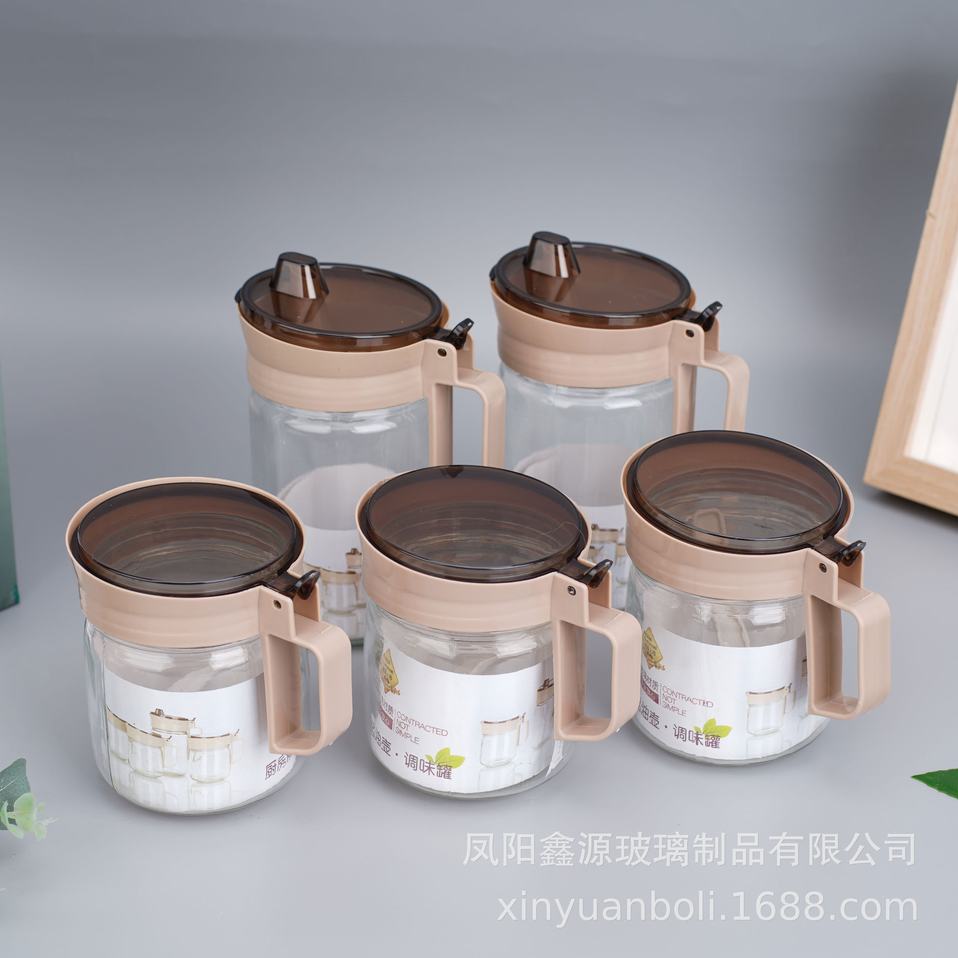 New oil pot set, glass seasoning jar, household kitchen daily necessities five-piece set, creative seasoning bottle, storage jar Application Scenario
