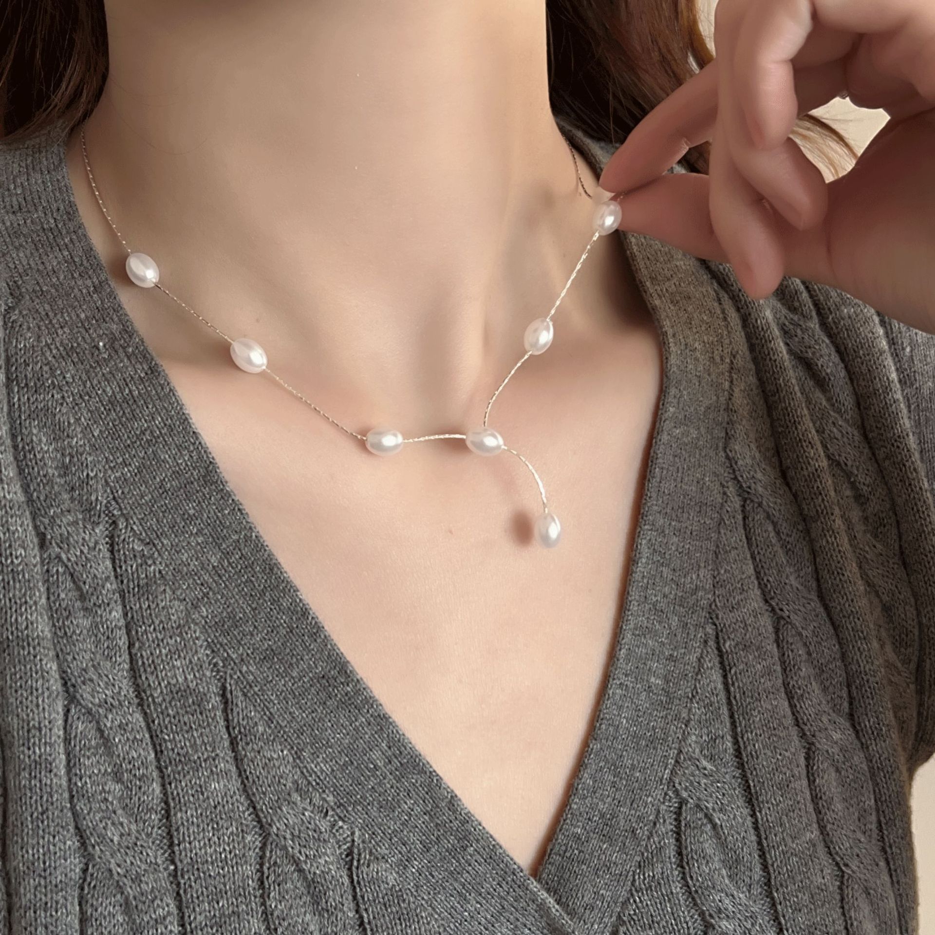French gentle and elegant pearl necklace, women's light luxury and niche design sense, 2024 new style collarbone chain wholesale details Picture