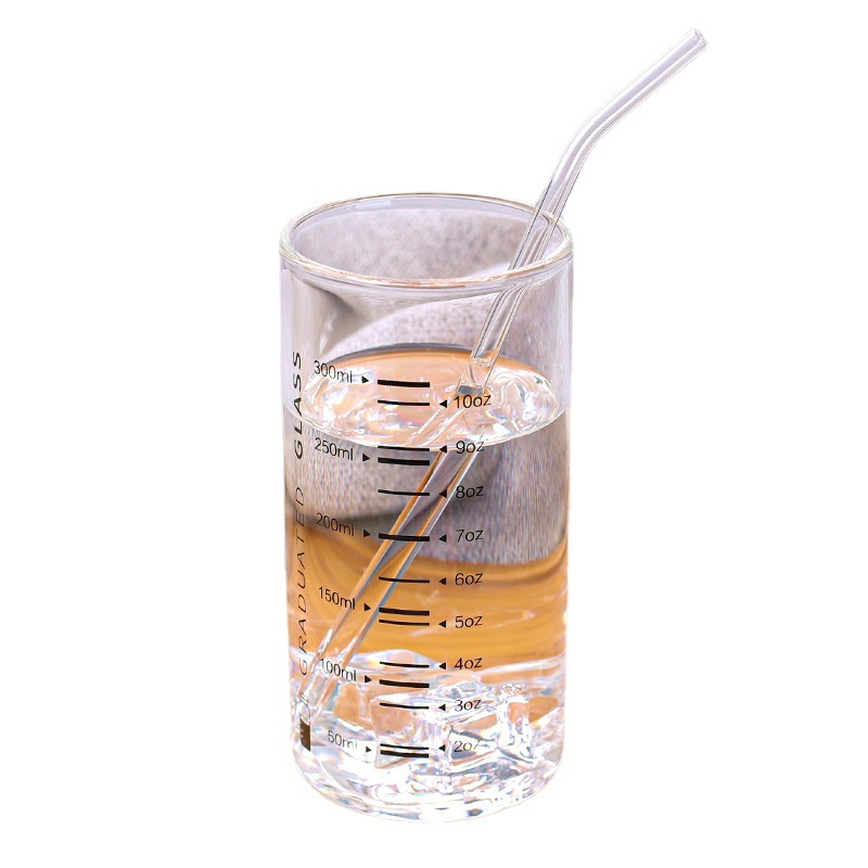 A transparent high borosilicate glass straw water cup with a scale for children's breakfast at home. It can be used to prepare milk powder for breakfast Item Picture