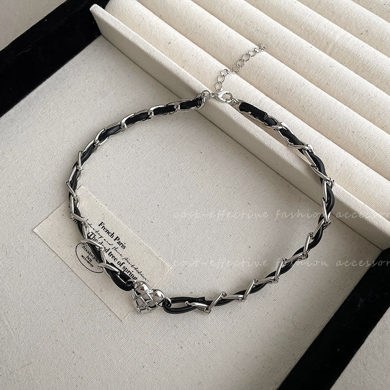 Sweet Love choker black chain necklace for women 2023 new style collarbone chain design necklaces details Picture