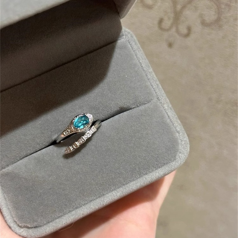 The cold and cool style super glittering zirconium snake ring is a fashionable, light luxury, versatile and high-end design with a unique snake-shaped opening Item Picture