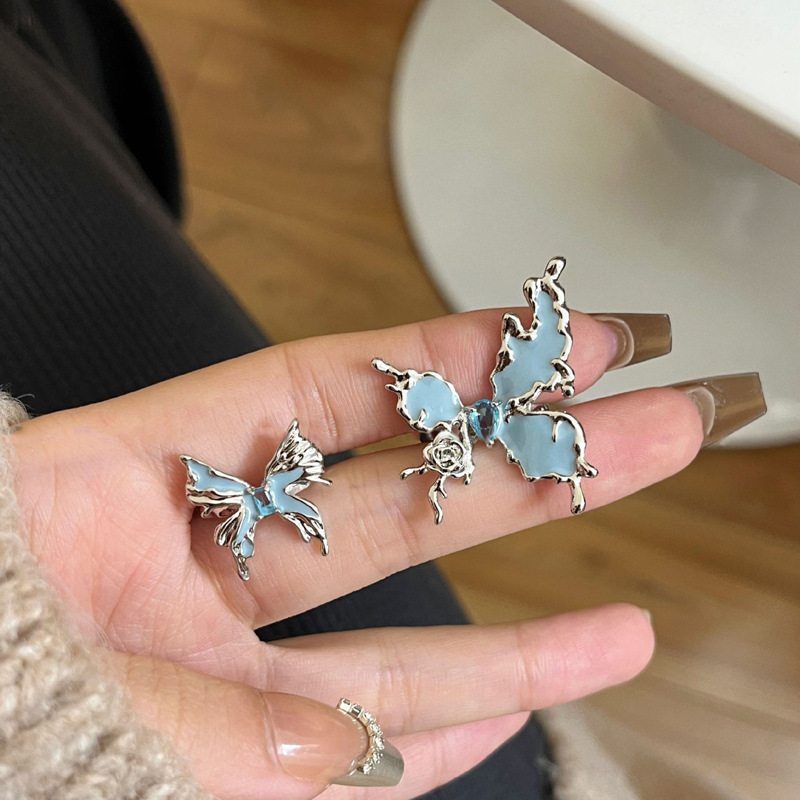 A new Korean version of a blue butterfly-shaped opening ring with resin enamel, a cold and luxurious fashion ring for women on Instagram details Picture