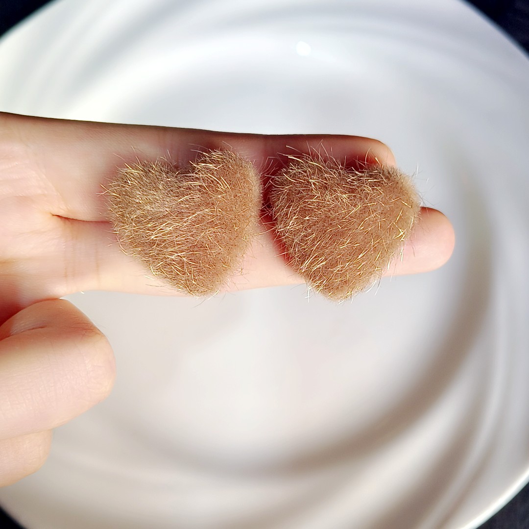 Autumn and winter heart-shaped furry stud earrings for women, trendy and stylish Korean style niche design earrings, 2025 new earrings Application Scenario