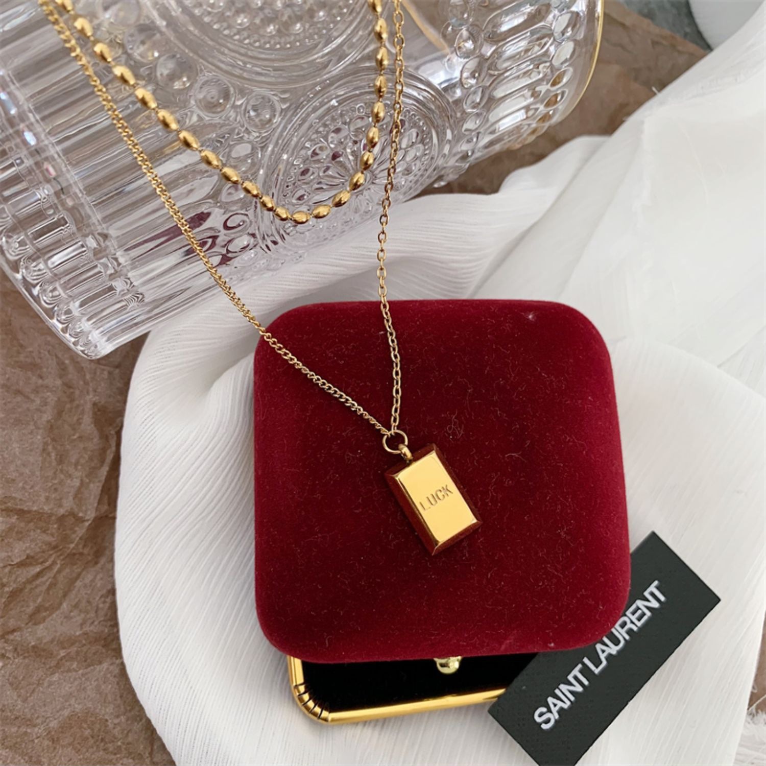French-style double-layer necklace, square pendant for women, simple, individual, niche and elegant, versatile collarbone chain accessory Application Scenario
