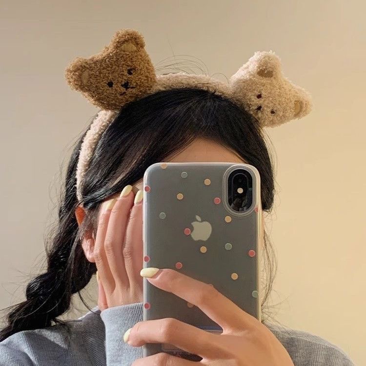A cute coffee-colored bear plush hairband for girls. Wash your face and apply a mask. Bangs fix and press your hair. Cartoon headband, hairpin and hair accessory Specification drawing