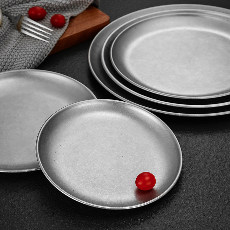 Korean-style stainless steel round tray, coffee shop fruit shallow plate, outdoor camping retro barbecue meat plate, bone-spitting plate Application Scenario