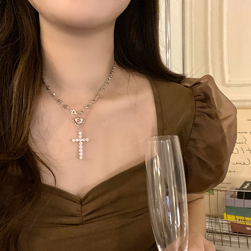 Sweet and cool style heart-shaped cross necklace for women's summer 2023 new light luxury and niche design layered collarbone chain necklace Specification drawing