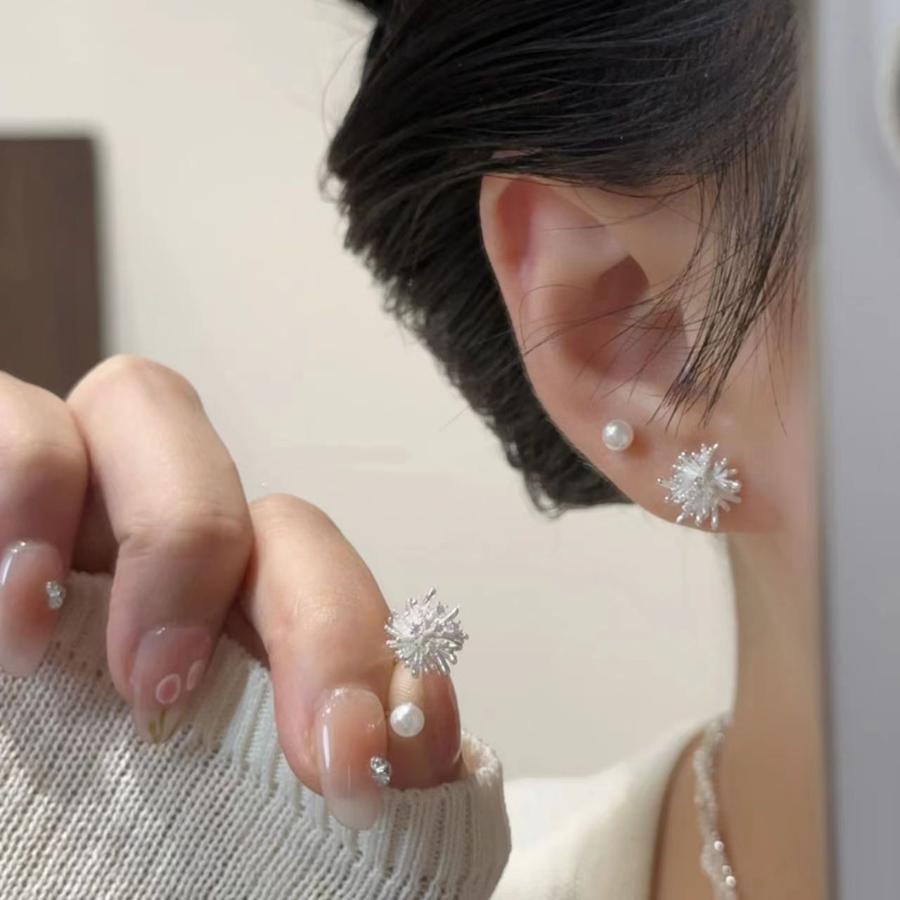 This exquisite and compact dandelion firework pearl four-piece set of stud earrings exudes a high-end and elegant feminine charm. It is a grand and light luxury ear accessory Specification drawing