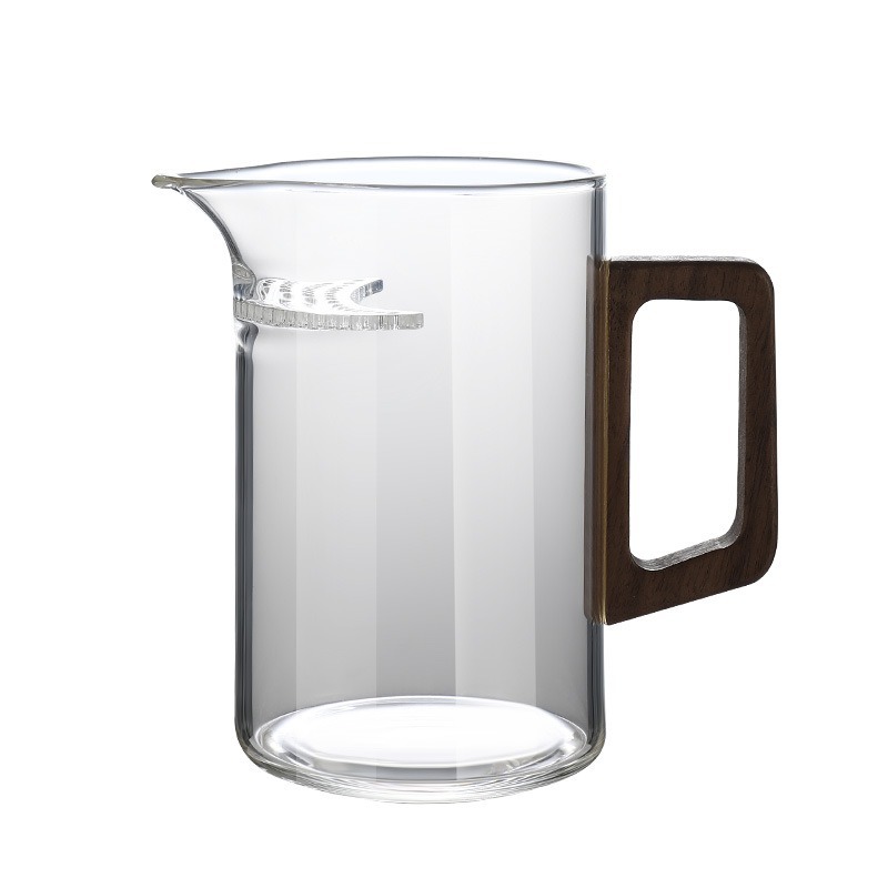 High borosilicate glass crescent-shaped cup, side wooden handle, integrated filter, fair cup, thickened heat-resistant tea brewing vessel, Gongfu green tea cup Item Picture