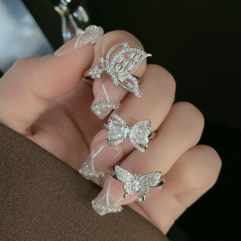 Fashionable and individual index finger ring with adjustable butterfly opening for women, a niche Instagram cool style, and a delicate ring that can be stacked full figure