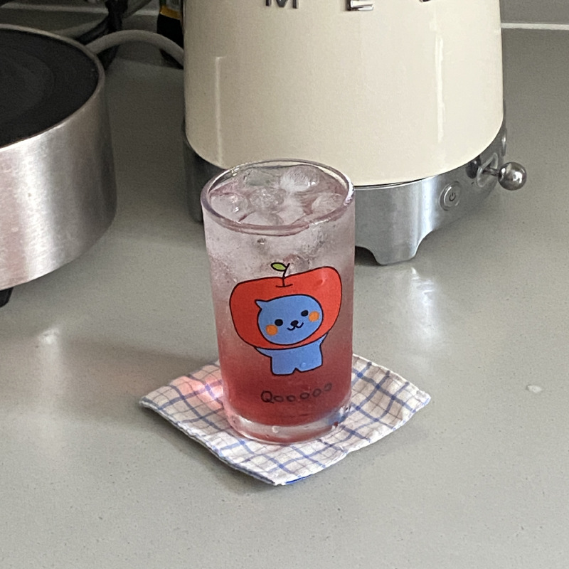 A set of hand-painted Apple cool three-piece glass cups, cartoon little blue man wine glasses, juice cups and coffee cups as gifts Application Scenario