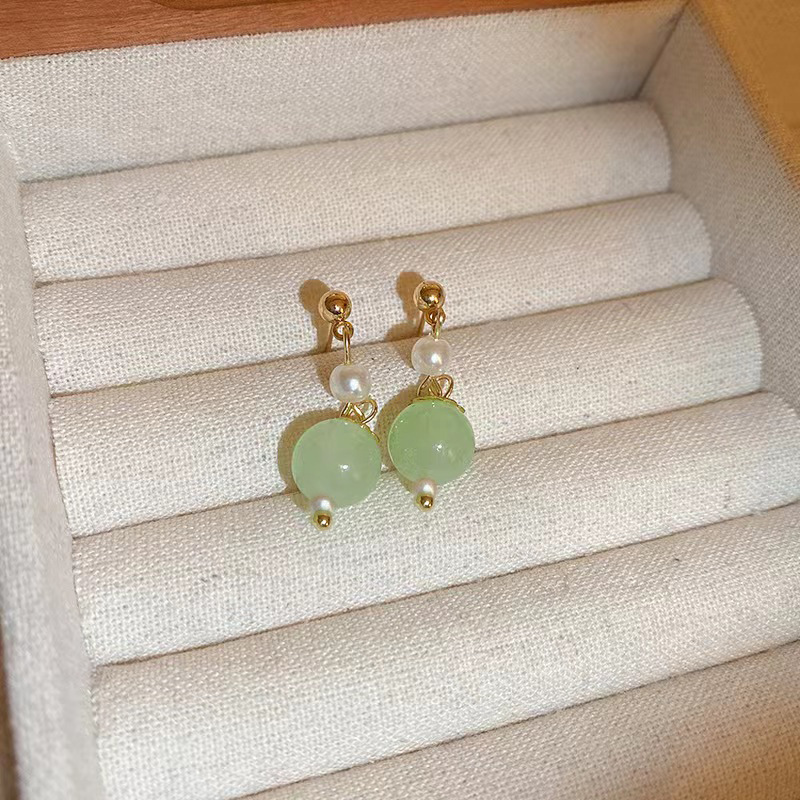 Chinese-style pearl anti-jade Hetian jade earrings, cheongsam classical jade ear studs, Hanfu earrings, ancient costume earrings Application Scenario
