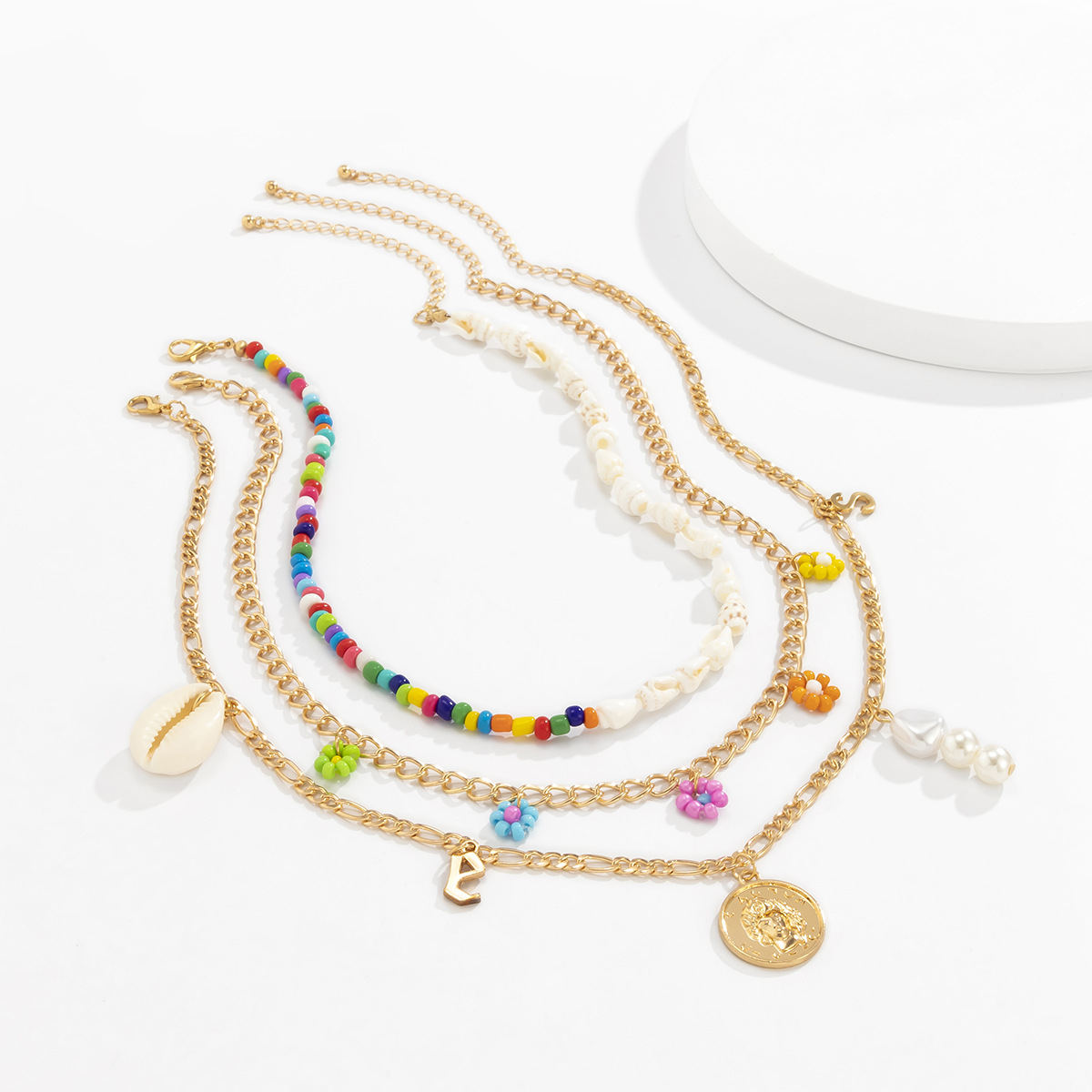 European and American pastoral patchwork asymmetrical shell imitation pearl necklace, retro geometric letter contrasting color Daisy rice bead necklace details Picture