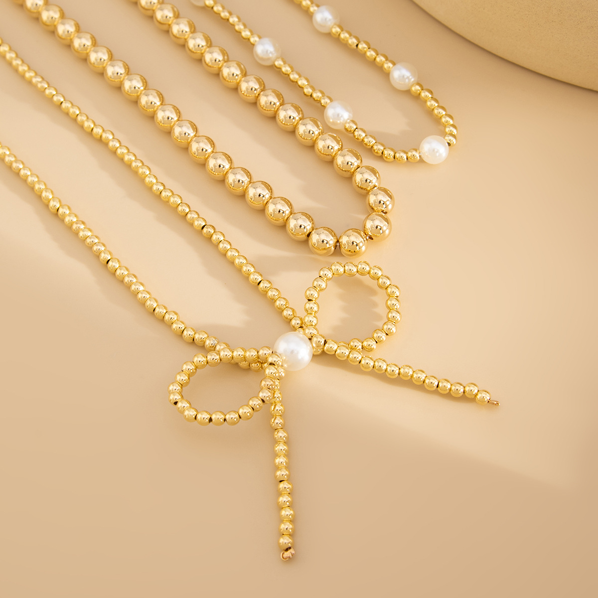 European and American cross-border jewelry, Bohemian CCB bow pendant necklace, retro imitation pearl beaded collarbone chain Application Scenario