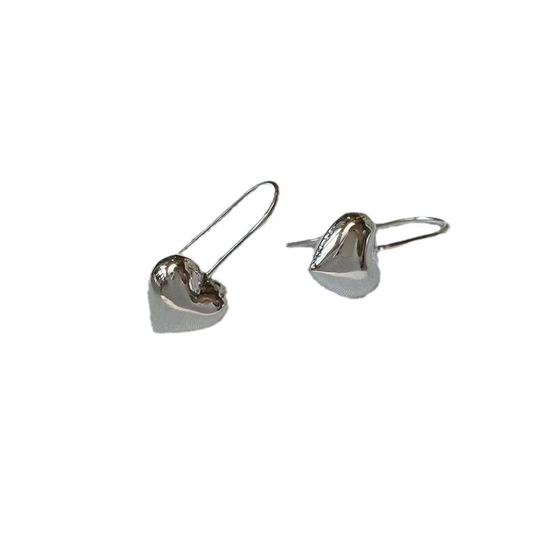 Simple, niche and versatile three-dimensional heart-shaped earrings, trendy Instagram design for women, high-end ear hooks, cold style ear studs and earrings Item Picture